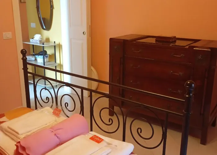 Flores Home, Vintage & Comfort Near City Center, Navigli, Bocconi