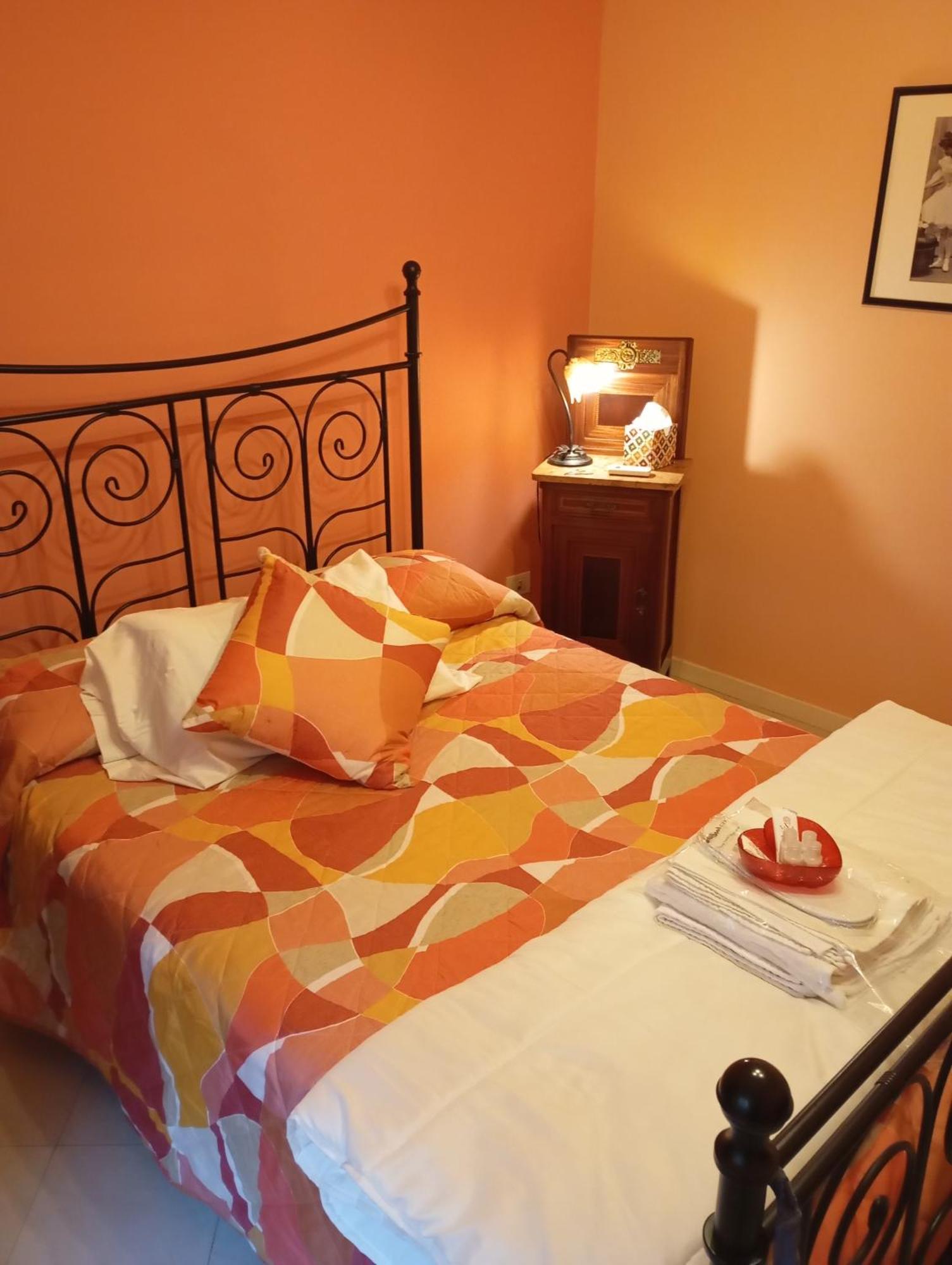 Flores Home, Vintage & Comfort Near Center, Navigli, Bocconi Apartment *